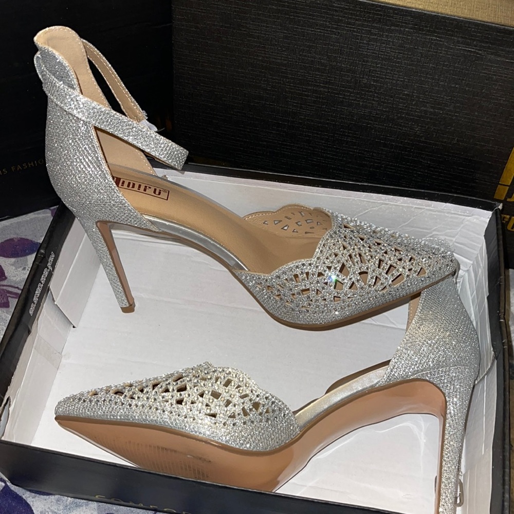 Woman’s heels. Size 8.5. Used once